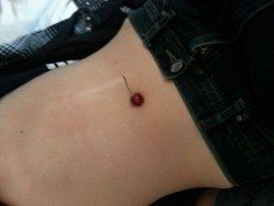 stuff in my boyfriends belly button