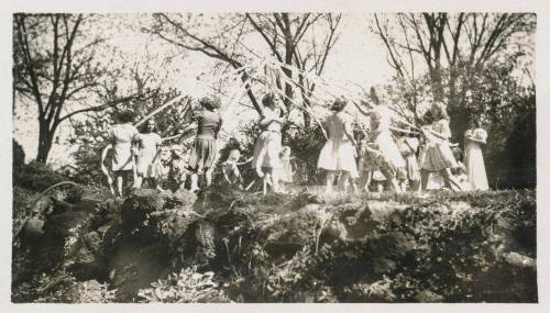 wildberrypicnic: Dancing Around The Maypole