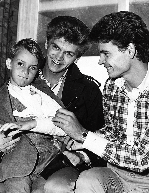 Everything Everly The Everly Brothers With A Young Fan In Australia