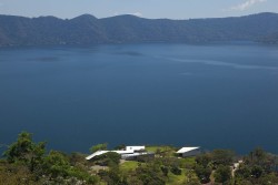 ombuarchitecture:  Cardedeu Lago de Coatepeque • El Salvado By EMC Arquitectura via archdaily 