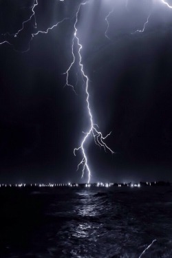 robert-dcosta:  Lightning | @ || Robert D’Costa