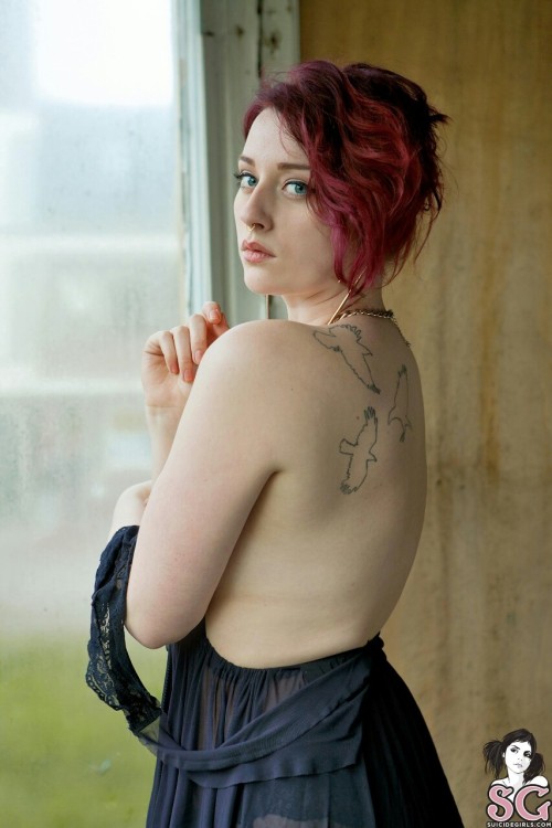 suicidxgirls:  Necia Navine - abandoned