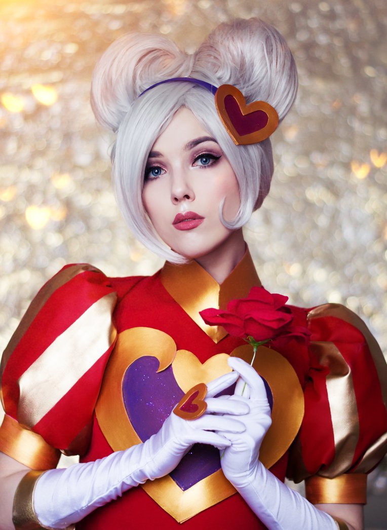 summonersofruneterra:  Amazing League Cosplay |   Helen-Stifler  