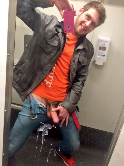 happywanks:  Duncan Black, always smiling after a big shoot !Other happy stars in happywanks here