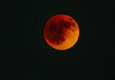 pduu:themysteriousmurasamecastle:grulu:themysteriousmurasamecastle:my dad has this crazy ass huge camera lens so we went out during the eclipse last night and got maybe one of my favorite photos i’ve ever had a hand in takingyou cant do that hereits