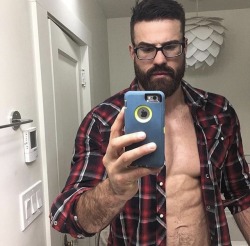 straightdudesexting:  Professional boxer and Martial Artist Adam Braidwood