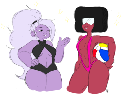 k-riggy:  pearls checkin out some beach babes