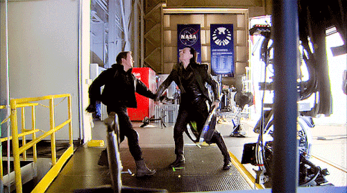 cannonballonfire:Tom Hiddleston and Jeremy Renner on set of ‘The Avengers’, (2012). Extras.