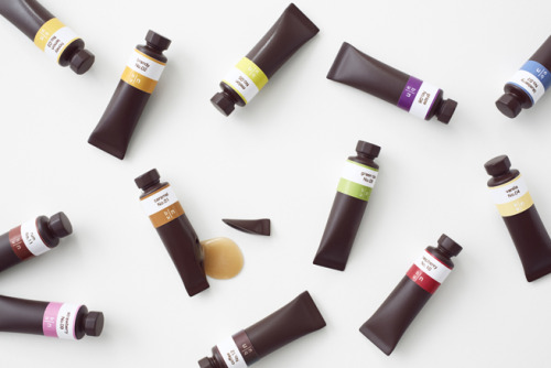 Chocolate paint tubes created by Nendo design in 2013. The tubes each have different flavoured filli