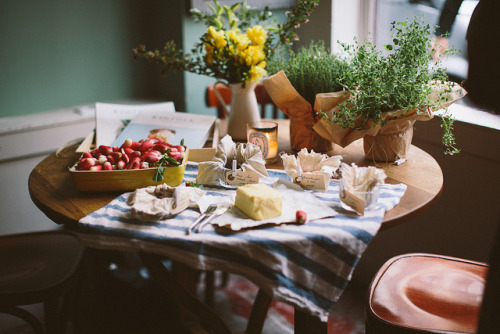 aphelia:  Kinfolk Butcher Block Party - Paris by nicoalaryjr on Flickr. 