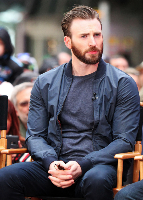 chrisevanslive:CHRIS EVANS on GMA, 2015.