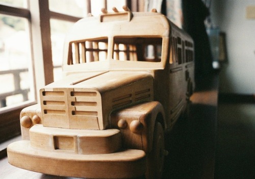 質感 wooden bus