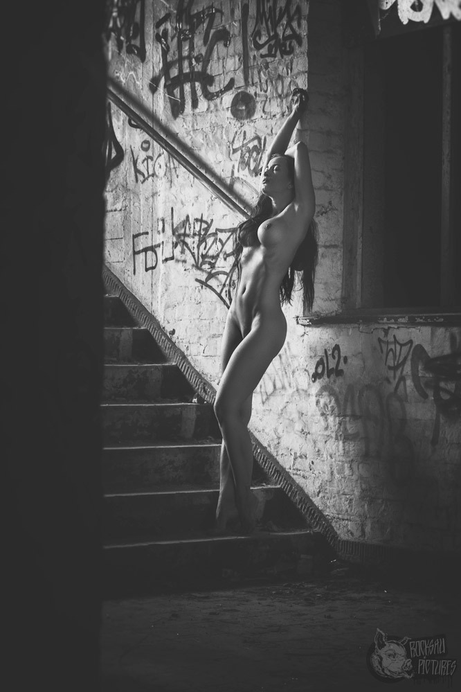 rocksaupictures:  Model: Quadrat im Kreisfollow me on facebook: http://www.facebook.com/rocksaupictures