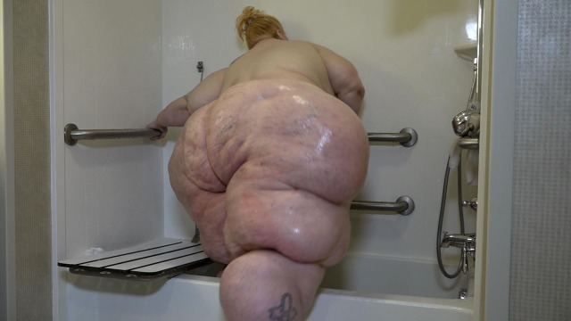 corpulentcoppelia:allaroundman:Soon to resort to a hosing down in the garden whilst