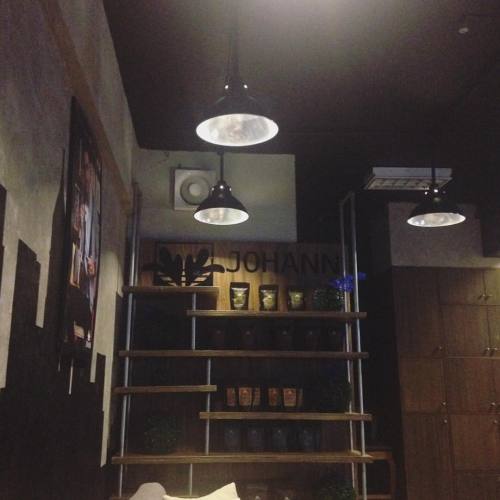Homie and comfy. #johanncoffeeandbeverages  (at Valero St. Makati) #johanncoffeeandbeverages