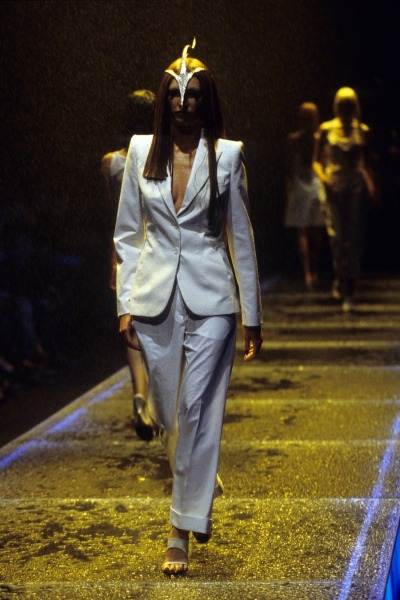 Alexander McQueenSpring / Summer 1998 “Golden Shower”