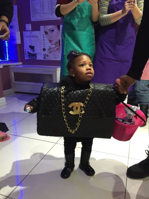 ordinarychin:In the nail salon yesterday, young Chanel bag came through and killed the game. Only in