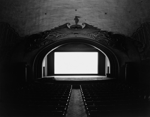 serafino-finasero:Avalon Theater, Catalina Island, California, 1993 | photo Hiroshi Sugimoto