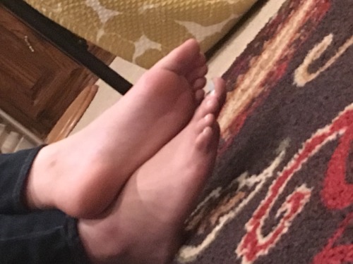 cutegirlsfeeties: another submission from ourconcupiscence and his best friends amazing feet