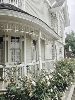 la-petitefille:a dreamy house i stumbled upon. ♡
