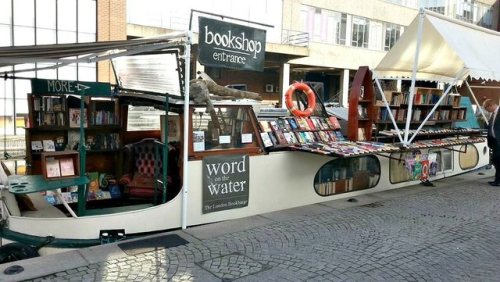 cair–paravel:Word on the Water, London, a 1920s barge that has been made into a bookshop. It used to