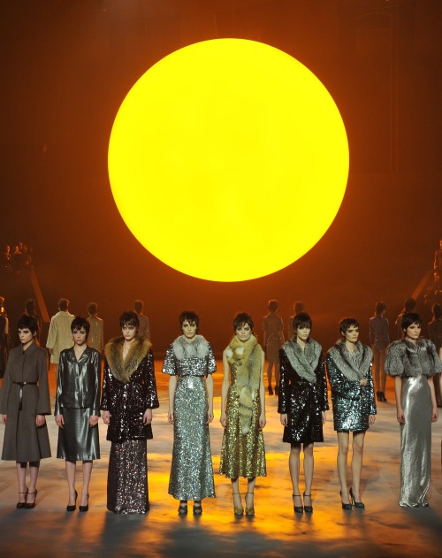 theglitterguide:  Moonlight sparkle.  fashionbygettyimages:  Marc Jacobs collection was stunnin