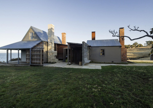 remash:  captain kelly’s cottage ~ john wardle architects | photos © trevor mein