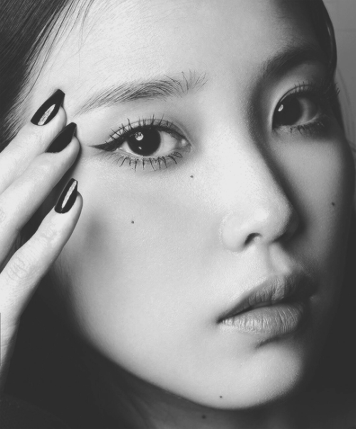somebodytodiefor:  IU for Vogue Korea (May