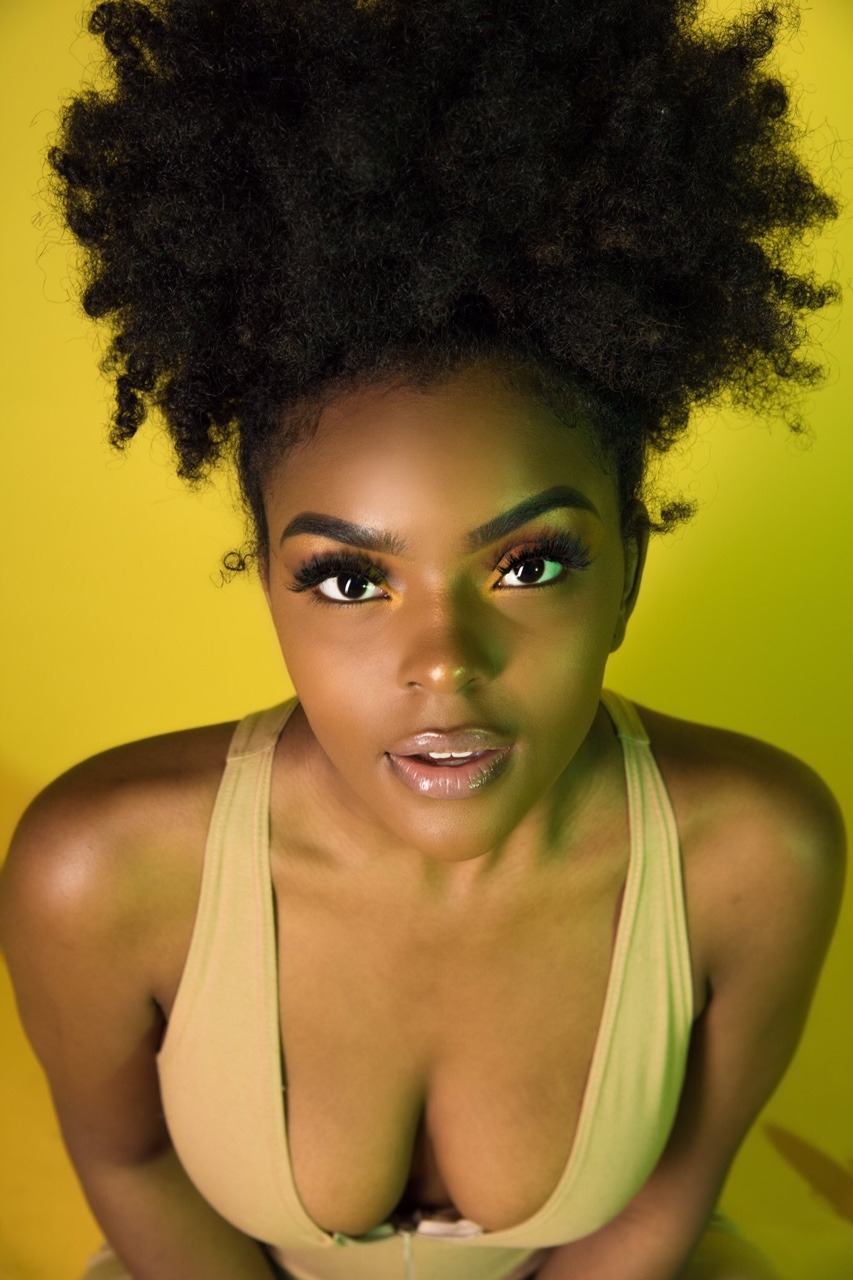 bombshellssonly:  @iamhannalashay