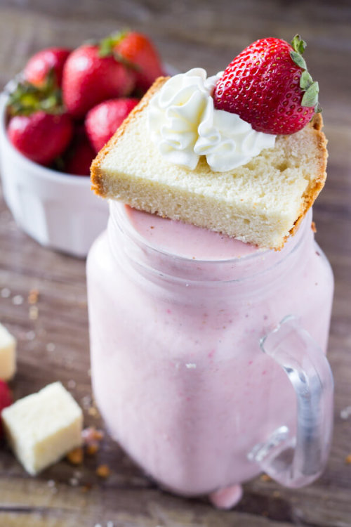 sweetoothgirl:Strawberry Shortcake Milkshake