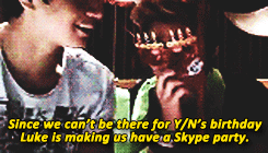 cuddlyhemming:  fvcklashton:  AU: You and Luke are best friends but secretly like