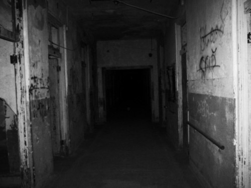 terrifiantus:  Waverly Hills Sanitorium Rumored to be one of the scariest places in america, Waverly Hills began construction in 1908 and opened for business in 1910 as a small two story hospital. The hospital was, after much construction and expansion