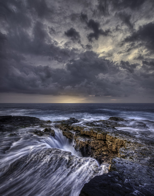 itscolossal: Moody Views of Hawaii’s Rugged Beaches by Photographer Jason Wright