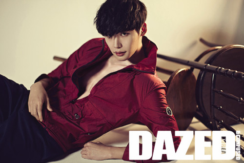 hitoritabi:  natwalan:  [Photo] Lee Jong Suk @ Dazed Korea Magazine April 2014 (HD size+no logo)Cr : ©PerfectBlue_kn  oh DAMNNNNN 