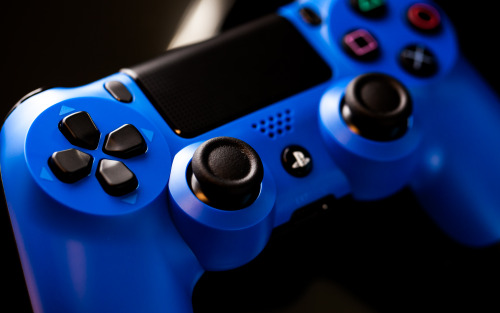 playstation:  Wave Blue DualShock 4 Out now, and lookin’ good. Available here.  This is a sexy blue color! =D 