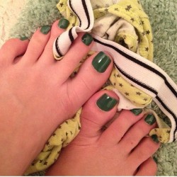 ifeetfetish:  @misswrinkles #feet #toes #footfetish