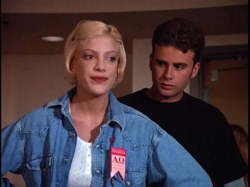 Beverly Hills, 90210 Fashion Faceoff: Chambray in Palm Springs Edition Who wore it best? Donna Marti