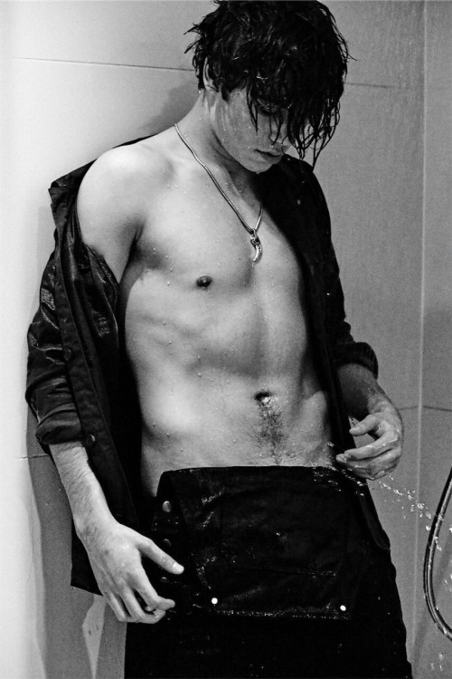 hotfamous-men:  George Shelley