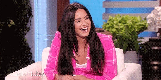 sheaboutk: melindasordinos:  Demi Lovato Plays ’Who’d You Rather’  Yaaaassss haha 