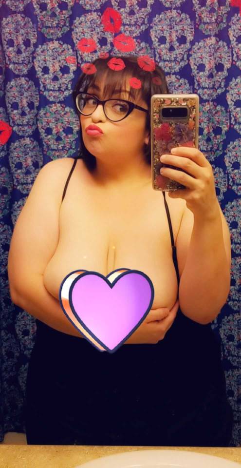 bbwtexasslutmuffin: Would sure love to be the heart so I can be sucking on your big jucie tits !!