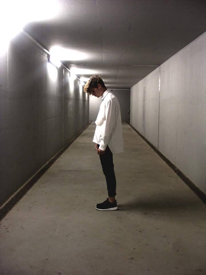 baetek:  Happy scenes, a stupid dream when I dream of you They don’t stay, it might