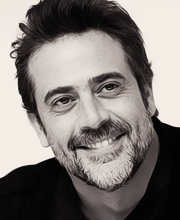  Jeffrey Dean Morgan - Smiles 