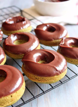 fullcravings:  Baked Green Tea Doughnuts