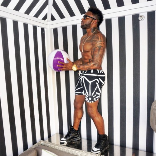 blkprtorcn: Hott &amp; Sexy. Luv the shorts and cakes they cover Yes sir..very Sexi..cheeks too