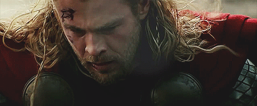 runakvaed-deactivated20210131:  Chris Hemsworth as Thor, Natalie Portman as Jane
