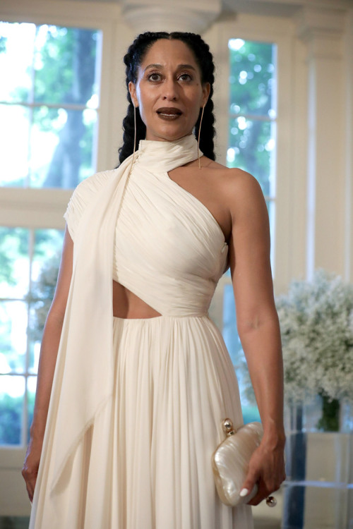 pettyyspice:  seekingbunny:  truuqueen:  Tracee Ellis Ross White House State Dinner 5.13.2016  Yessss baeeeeee   omg