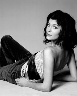 foxyflatfriday:  audrey tautou  |    Ξ f ³ Ξ