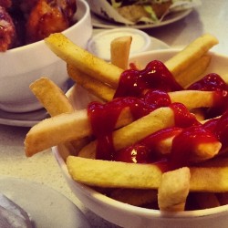 Fries And Buffalo Chicken Wings #Eddierockets (En Eddie Rocket&Amp;Rsquo;S)