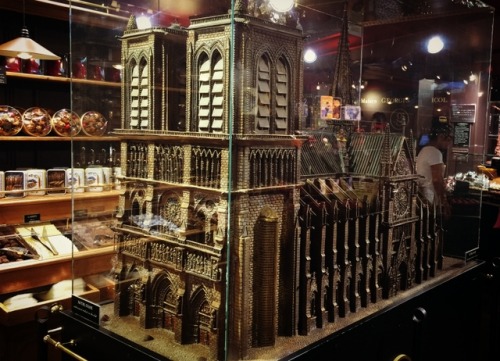 murroyilodel: Cathédrale Notre Dame de Paris (made of chocolate!) 210 hours of work58 kg (128