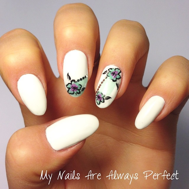 mnaap:  🌺🌺🌺 #kwiatki #kwiaty #pazury #pazurki #paznokcie #białe #miętowe